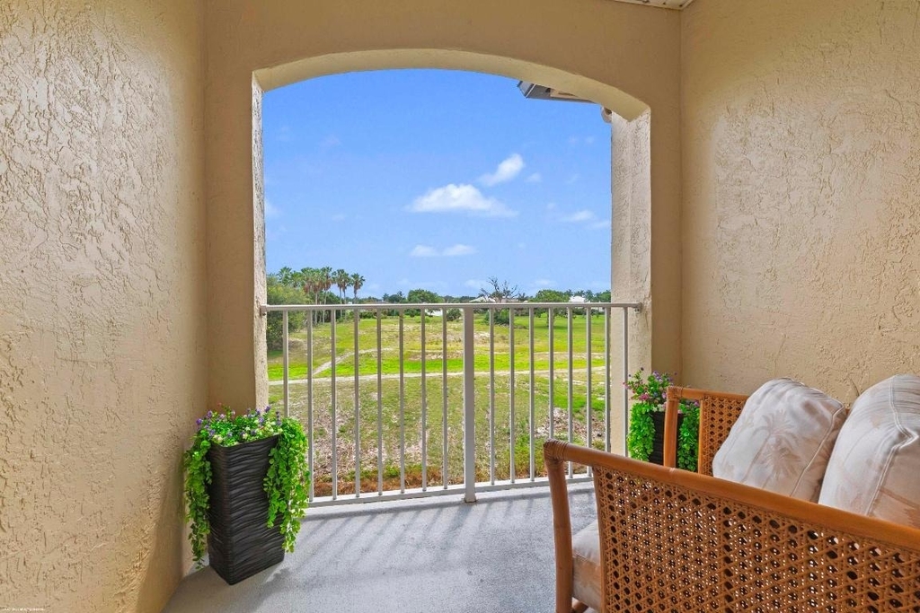 2060 Greenview Shores Boulevard - Photo 4