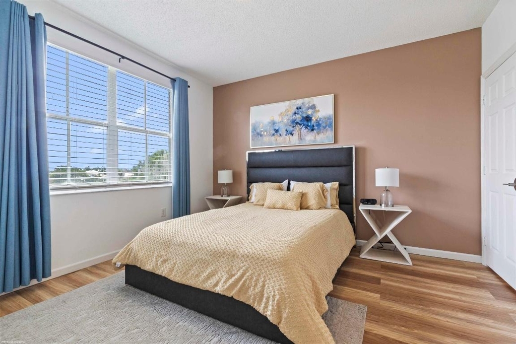 2060 Greenview Shores Boulevard - Photo 6