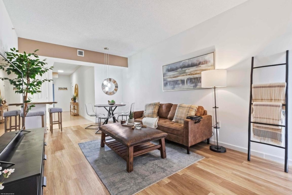 2060 Greenview Shores Boulevard - Photo 1
