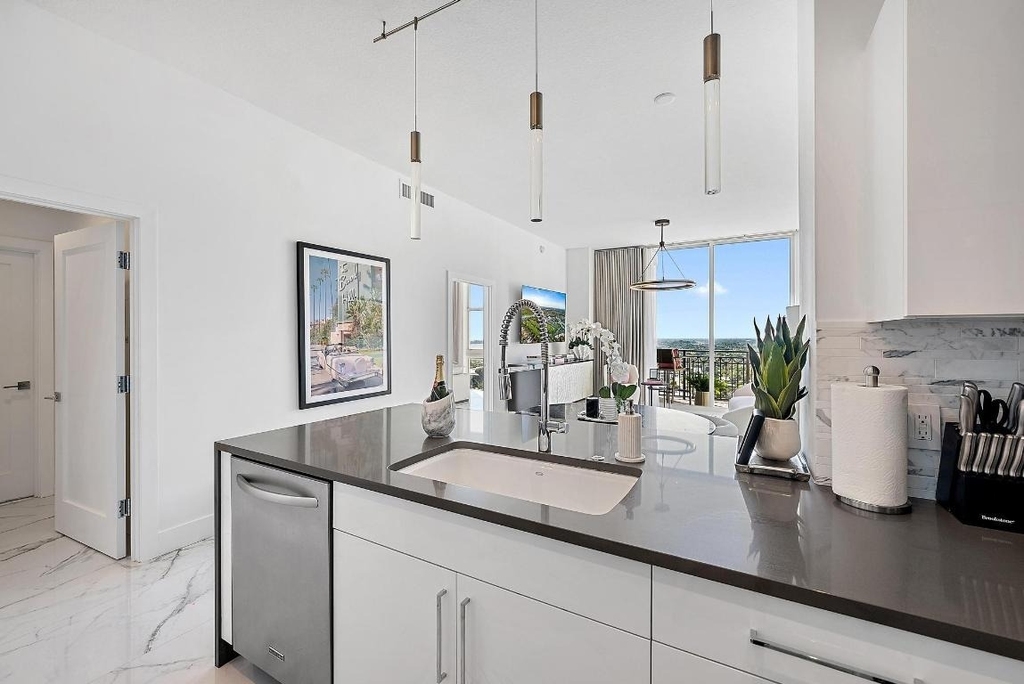 550 Okeechobee Boulevard - Photo 8