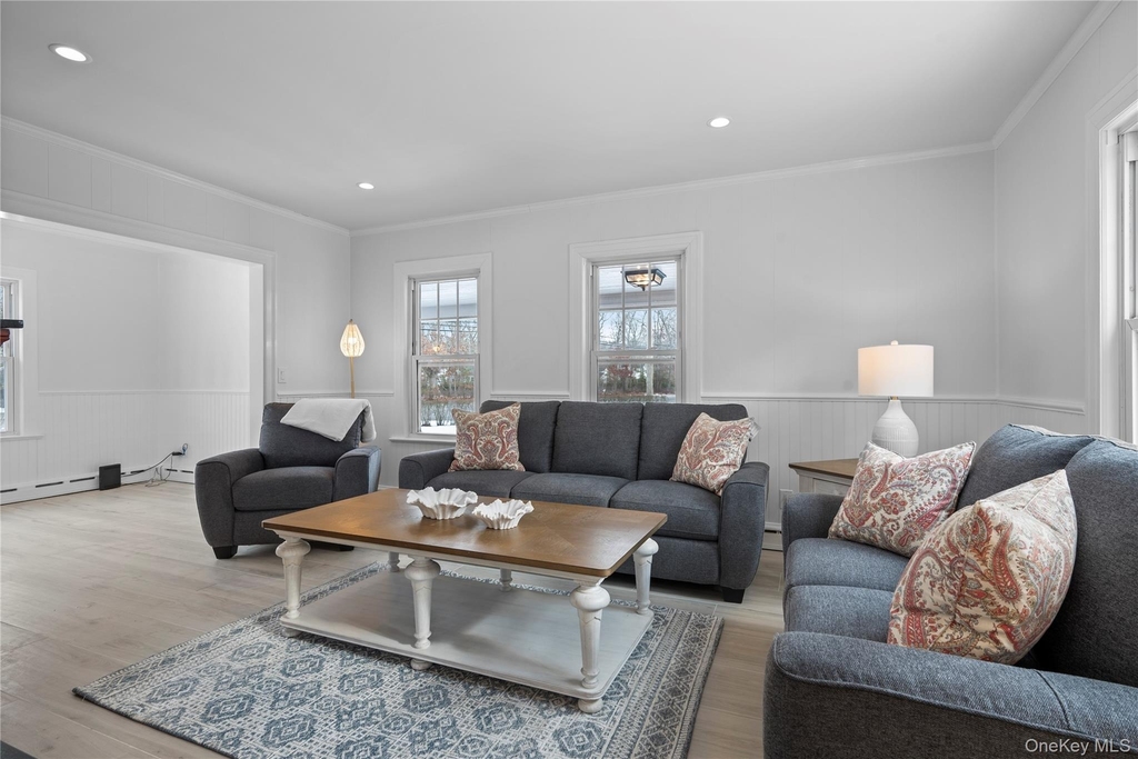 74 Montauk Highway - Photo 2