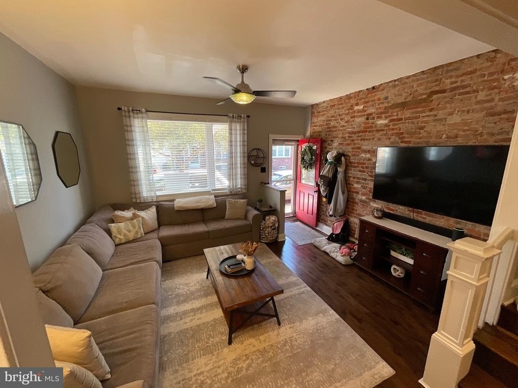 2938 E Thompson Street - Photo 1