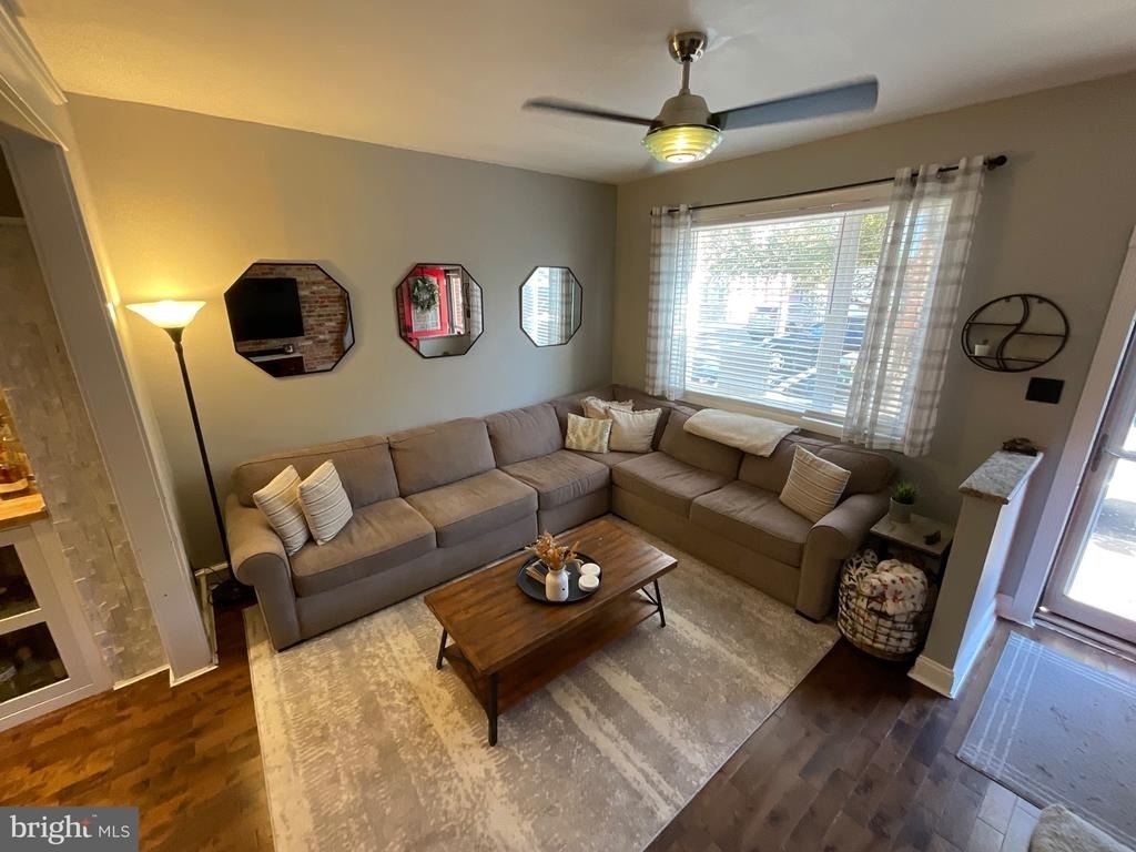 2938 E Thompson Street - Photo 2