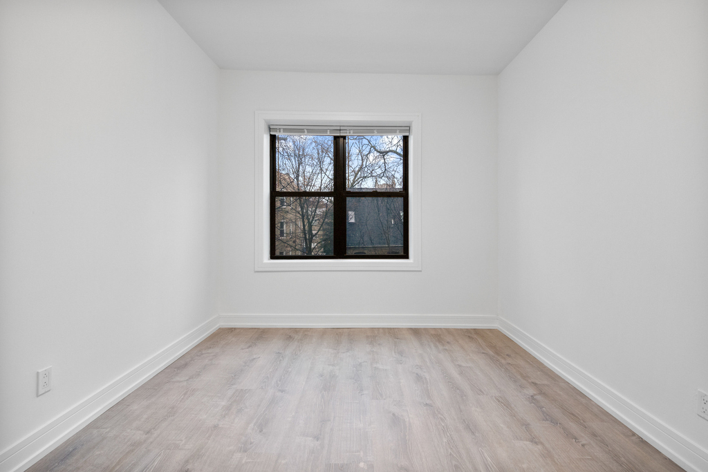 1904 N Whipple Street - Photo 9