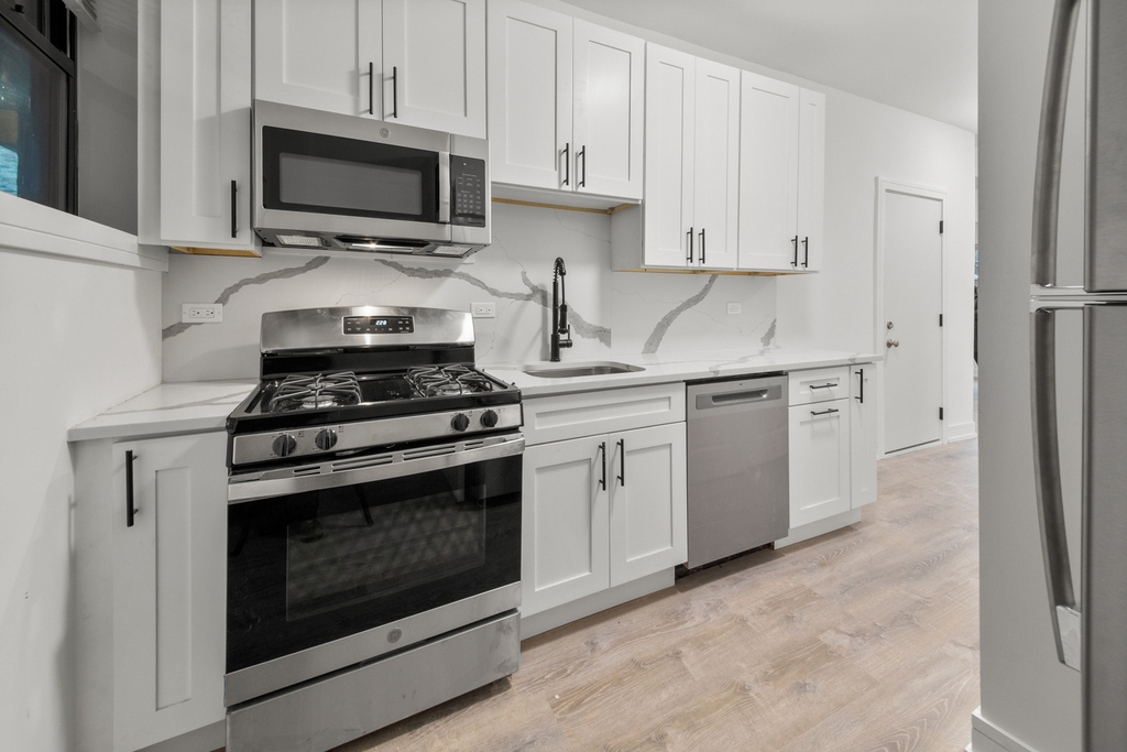 1904 N Whipple Street - Photo 2