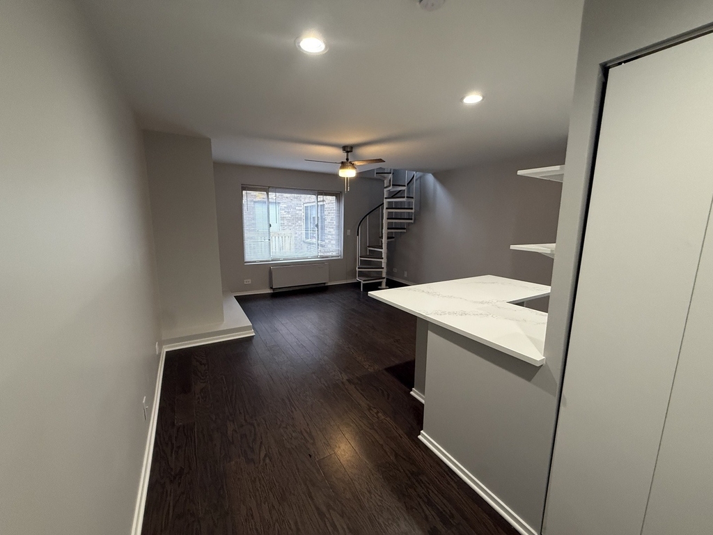 744 W Gordon Terrace - Photo 3