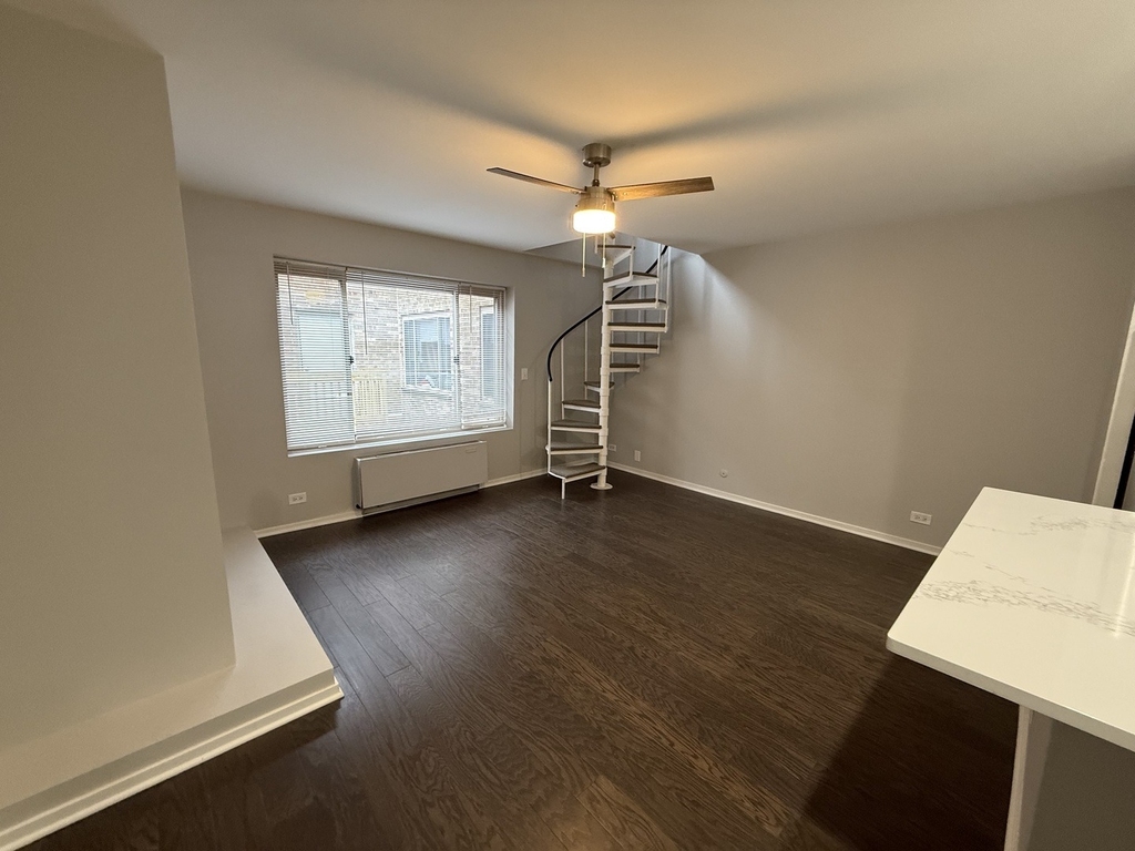 744 W Gordon Terrace - Photo 2