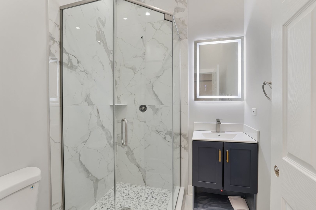 6240 W Belmont Avenue - Photo 9