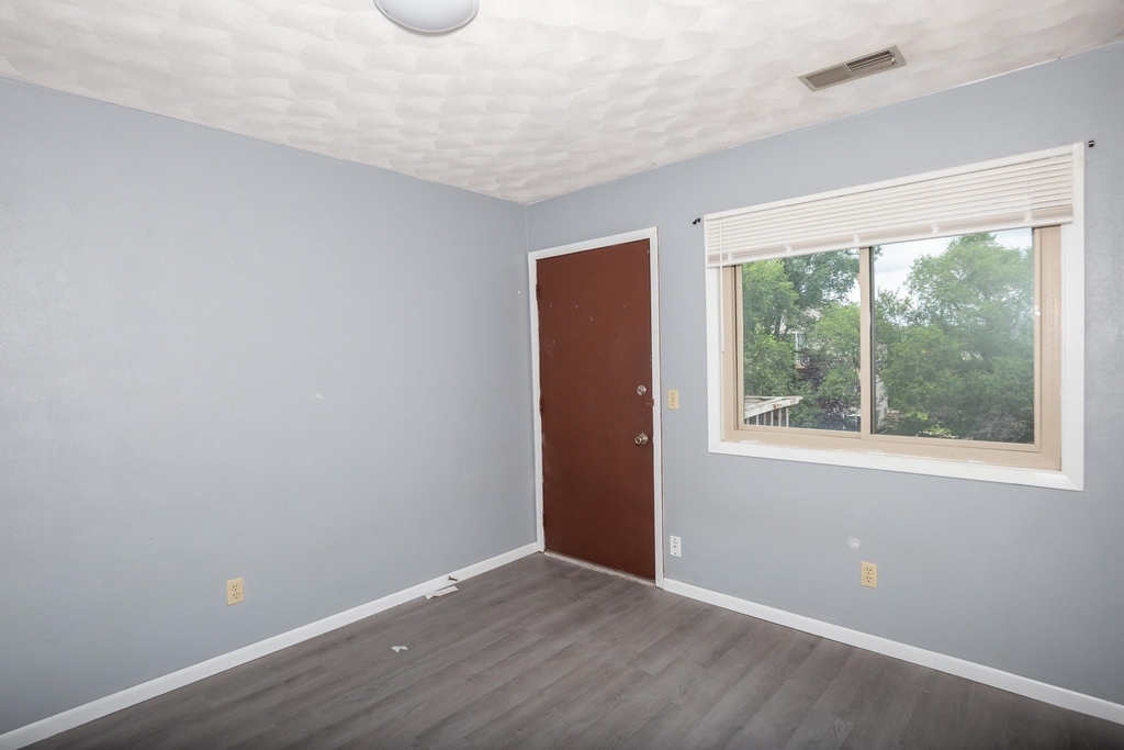 3430 Holiday Court - Photo 6
