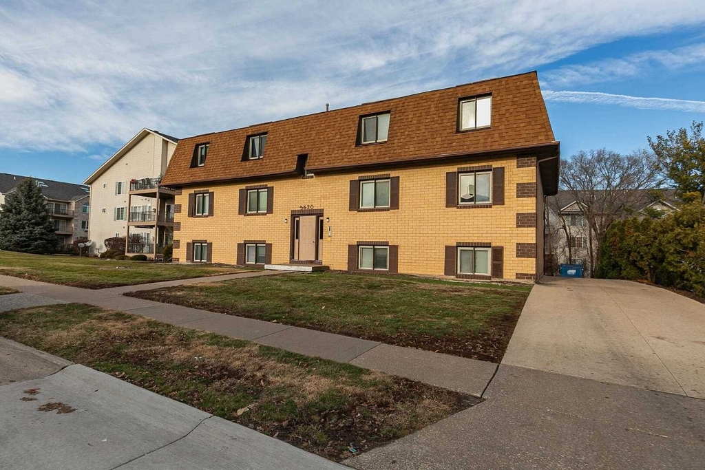 3430 Holiday Court - Photo 0