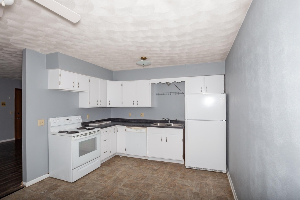 3430 Holiday Court - Photo 2