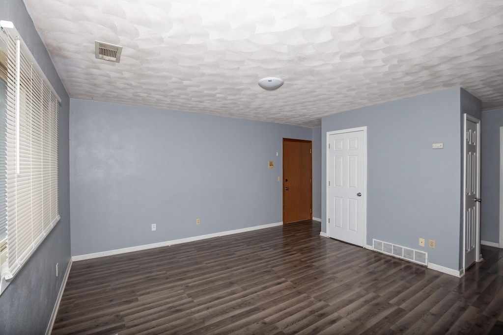 3430 Holiday Court - Photo 4