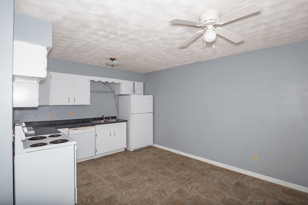 3430 Holiday Court - Photo 7