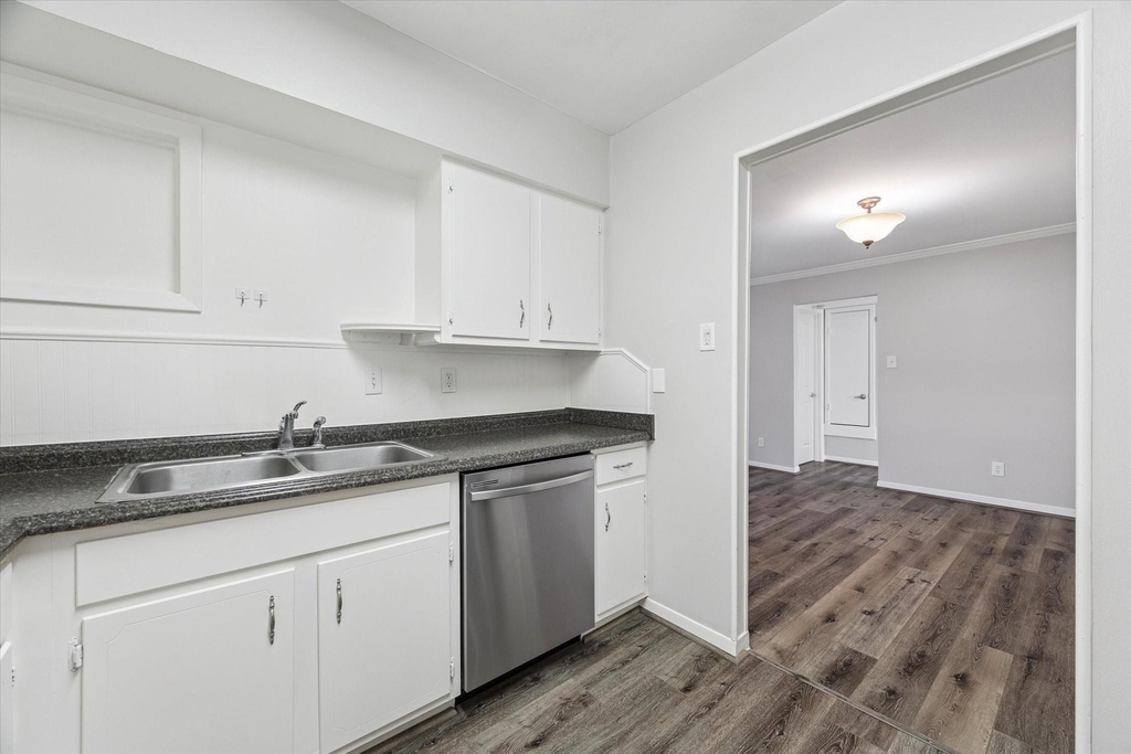 9031 Gaylord Street - Photo 8