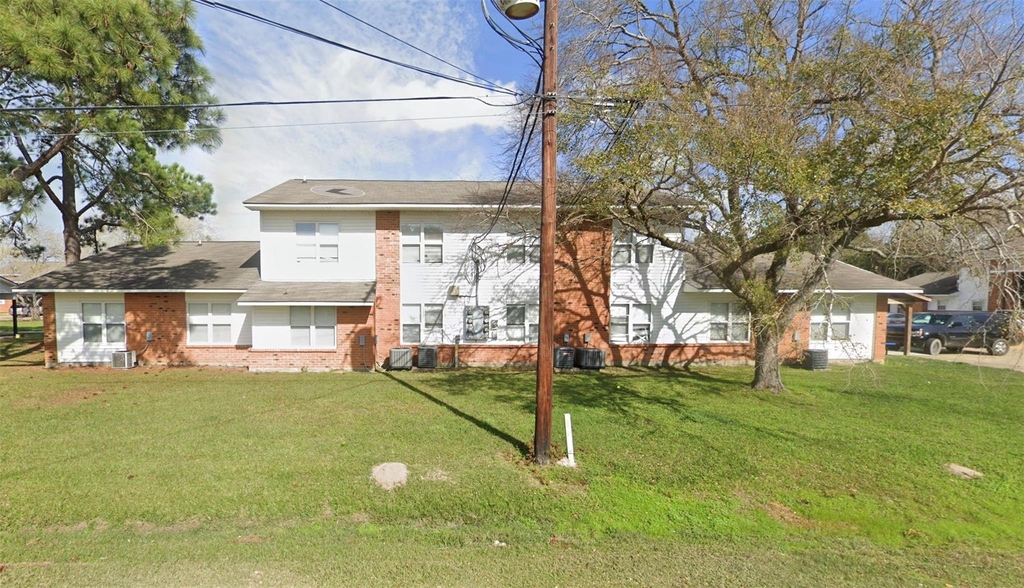 1800 W Third St - Photo 2