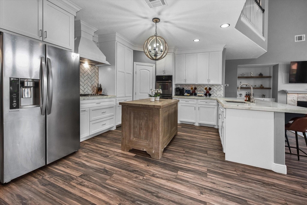 8219 Shoregrove Drive - Photo 3