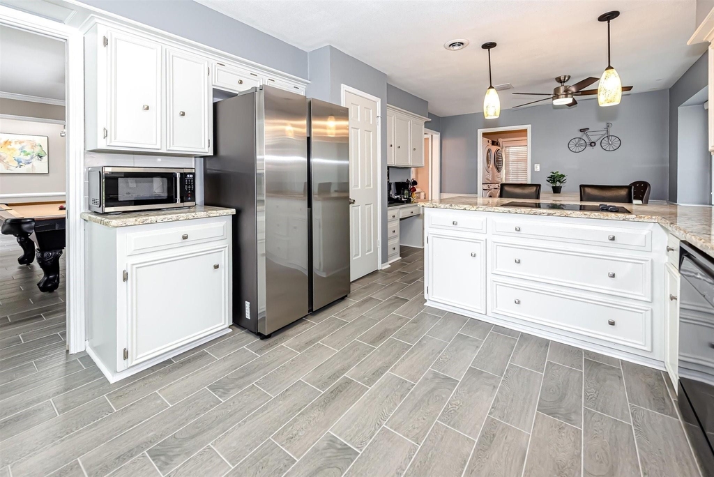 1807 Saddlecreek Drive - Photo 3