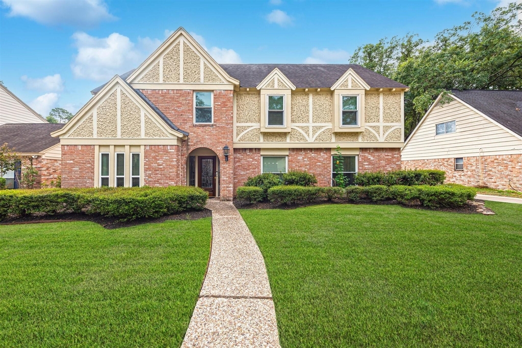 1807 Saddlecreek Drive - Photo 2