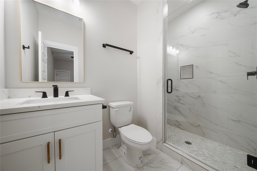 402 E 37th Street - Photo 8