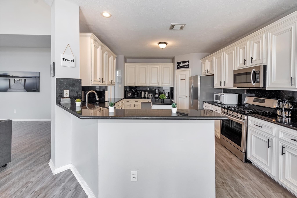 10815 Oak Bayou Lane - Photo 0