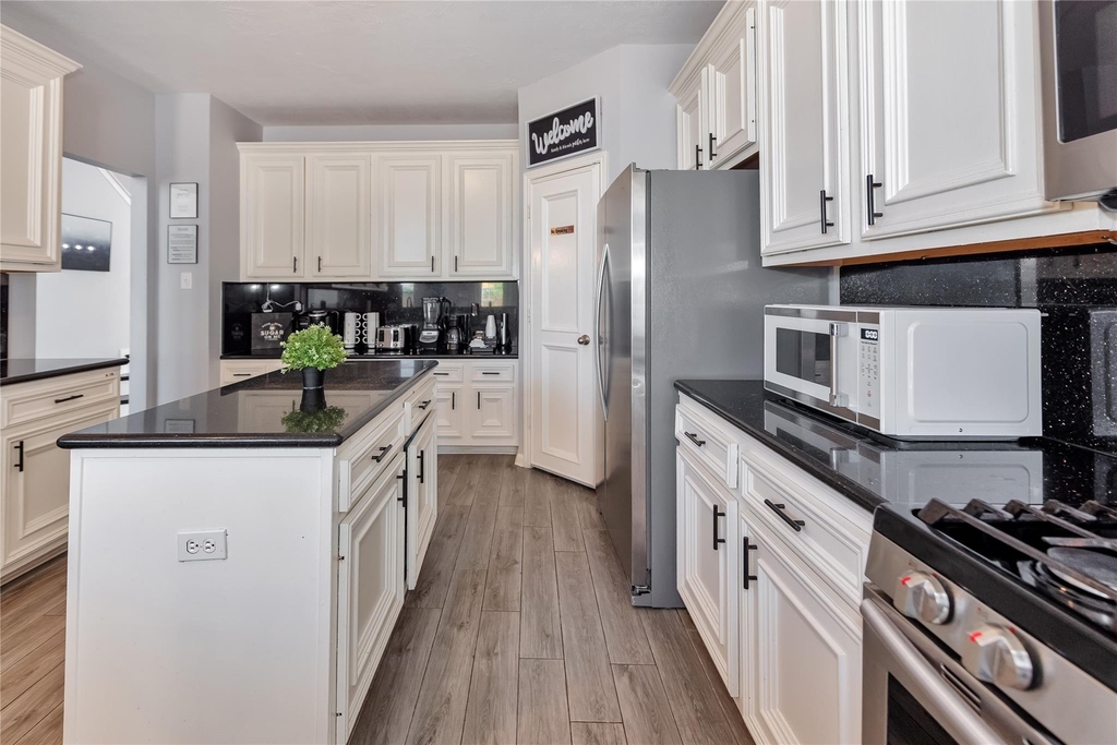 10815 Oak Bayou Lane - Photo 6