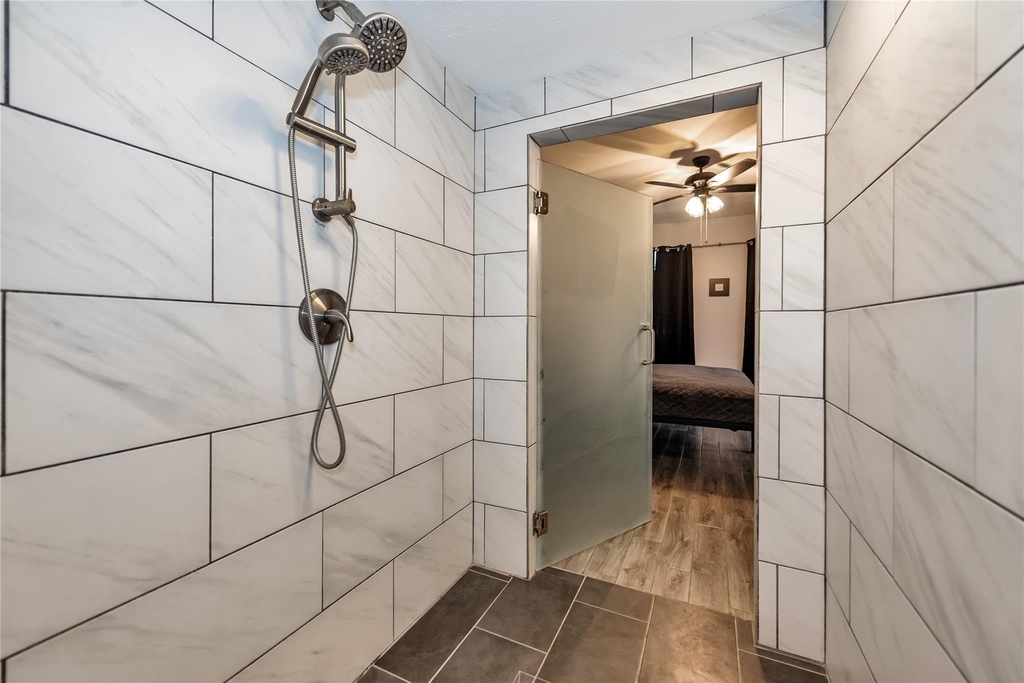 10815 Oak Bayou Lane - Photo 15