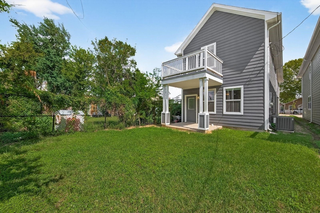714 Zoe Street - Photo 9