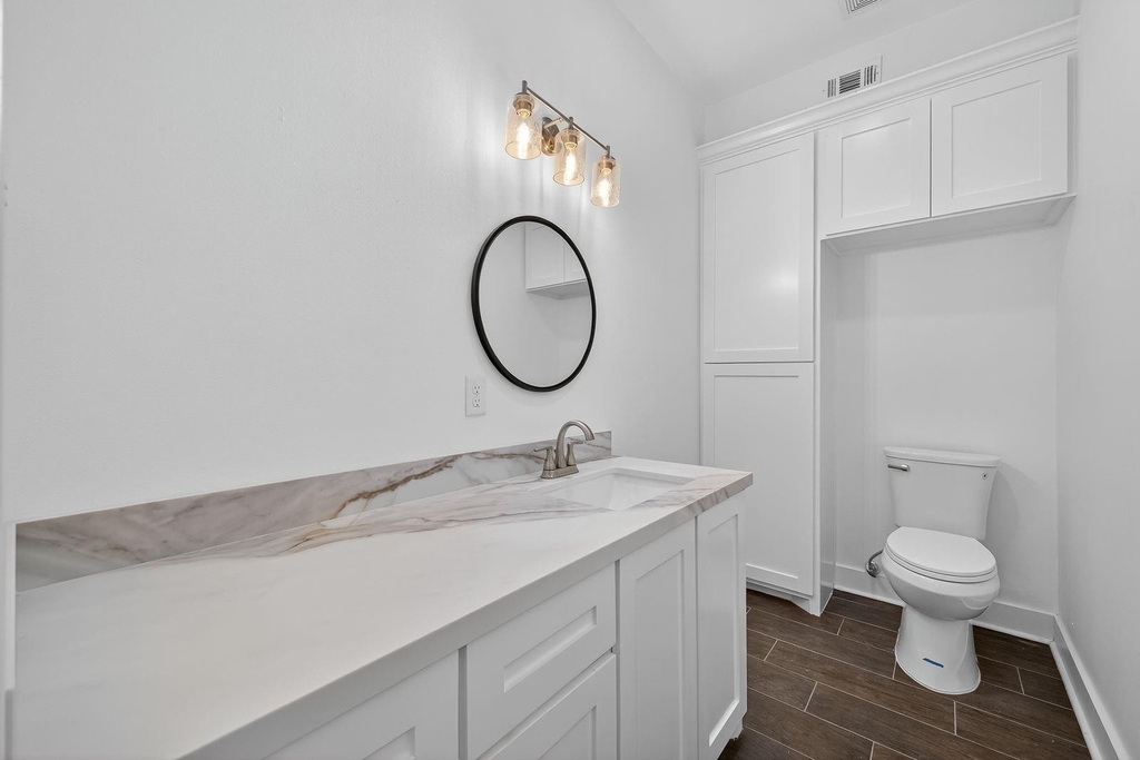 714 Zoe Street - Photo 5