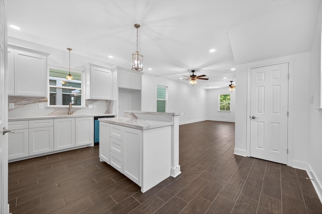 714 Zoe Street - Photo 4