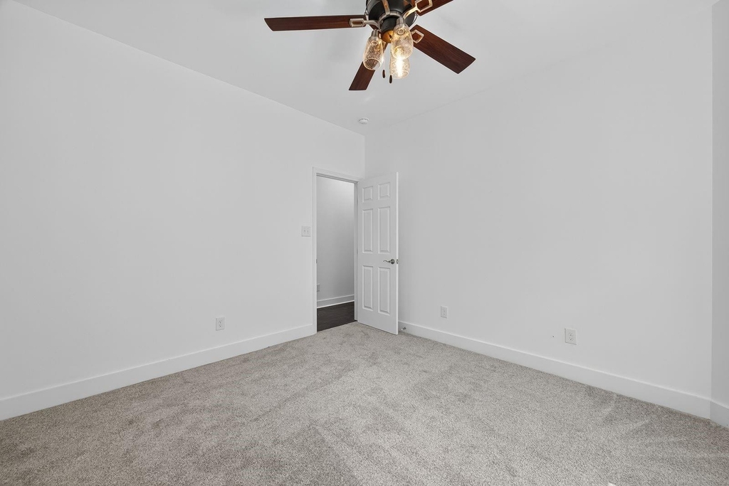 714 Zoe Street - Photo 32