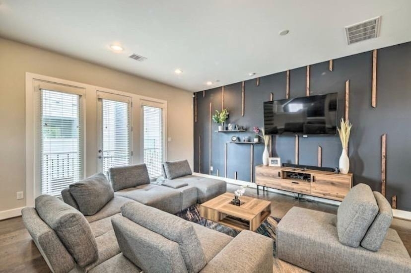 2403 Everett Street - Photo 1