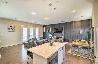 2403 Everett Street - Photo 3