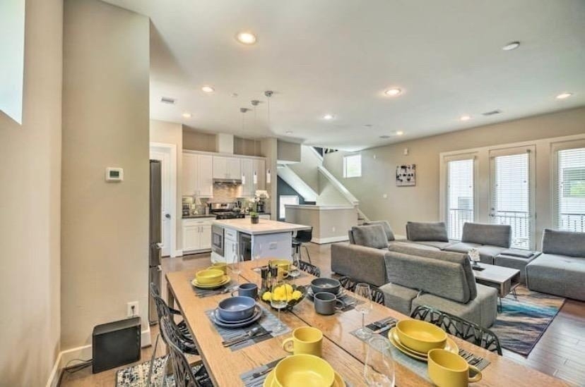 2403 Everett Street - Photo 2