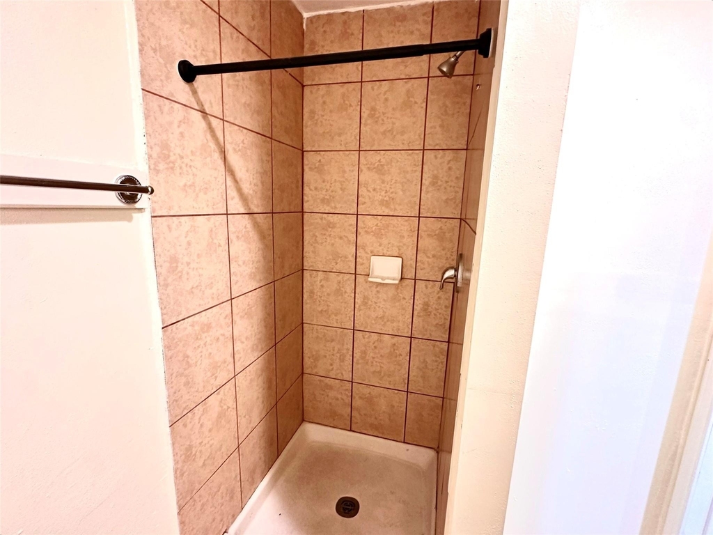 7754 Bunker Wood Lane - Photo 15