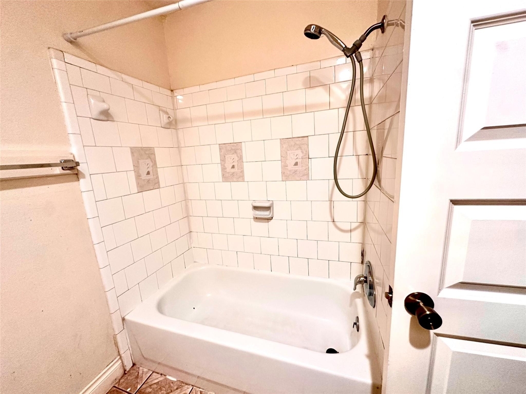 7754 Bunker Wood Lane - Photo 10
