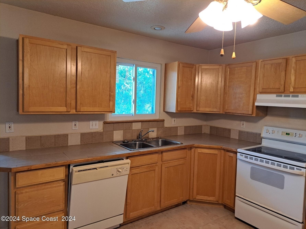 1417 Powell Avenue - Photo 2