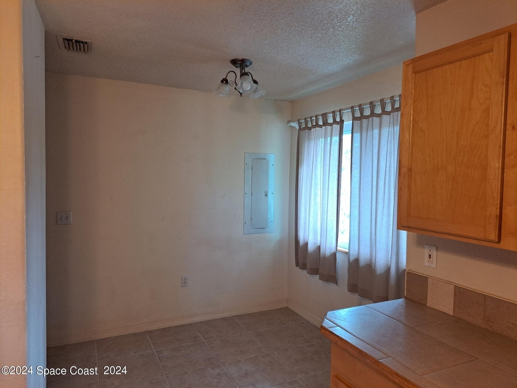 1417 Powell Avenue - Photo 4