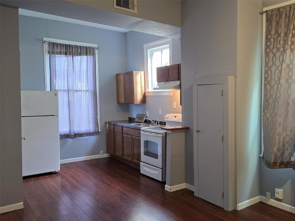1614 Market Street - Photo 3