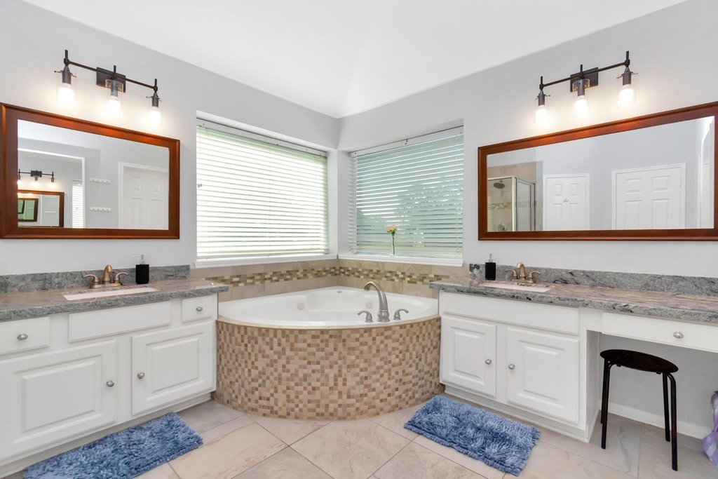10007 Hickory Trail Lane - Photo 18