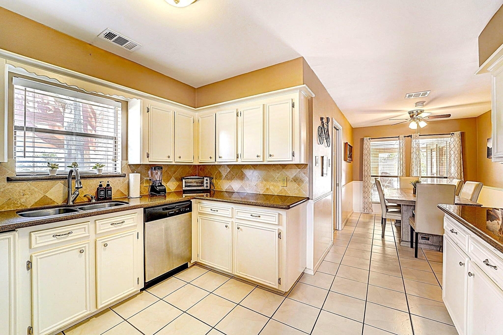 8111 Pine Green Lane - Photo 18