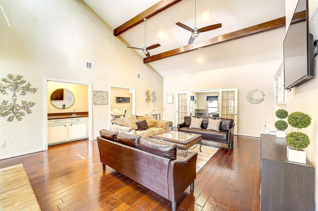 8111 Pine Green Lane - Photo 7