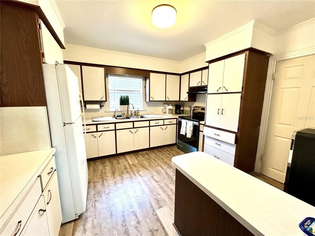 265 W Bay Avenue - Photo 3