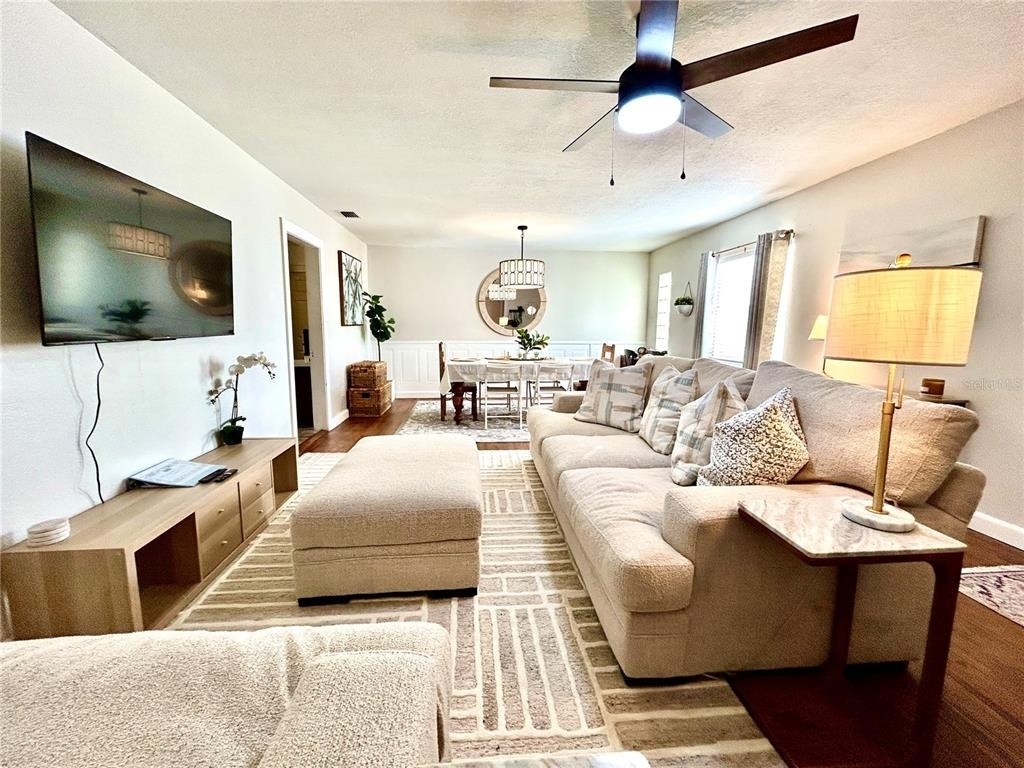 265 W Bay Avenue - Photo 2
