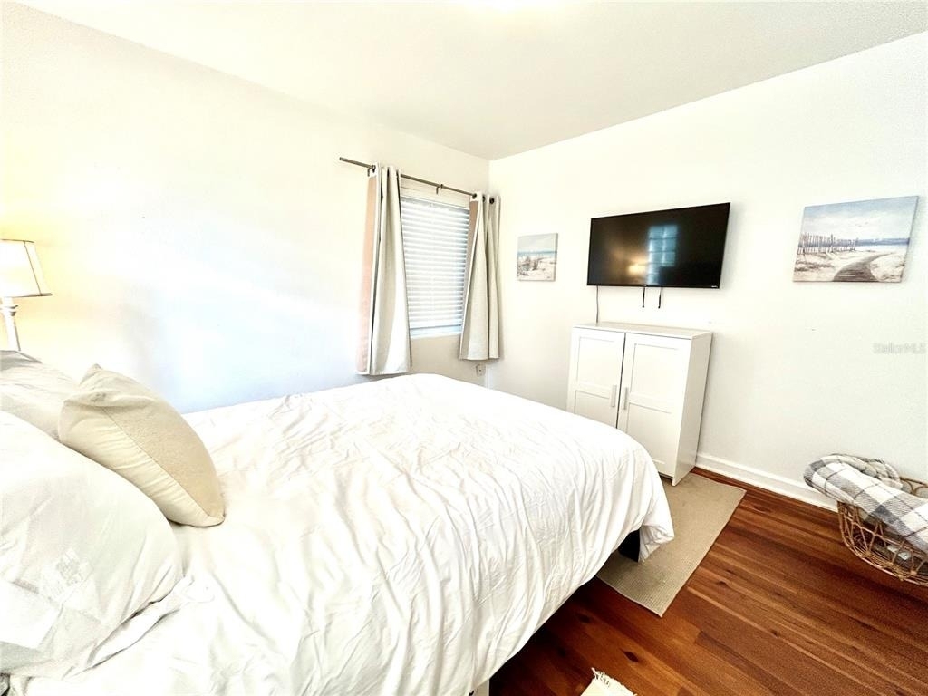265 W Bay Avenue - Photo 5