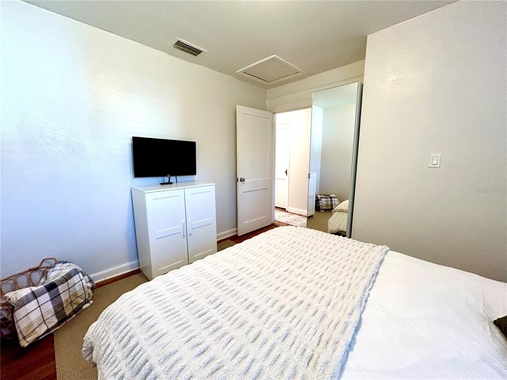 265 W Bay Avenue - Photo 7