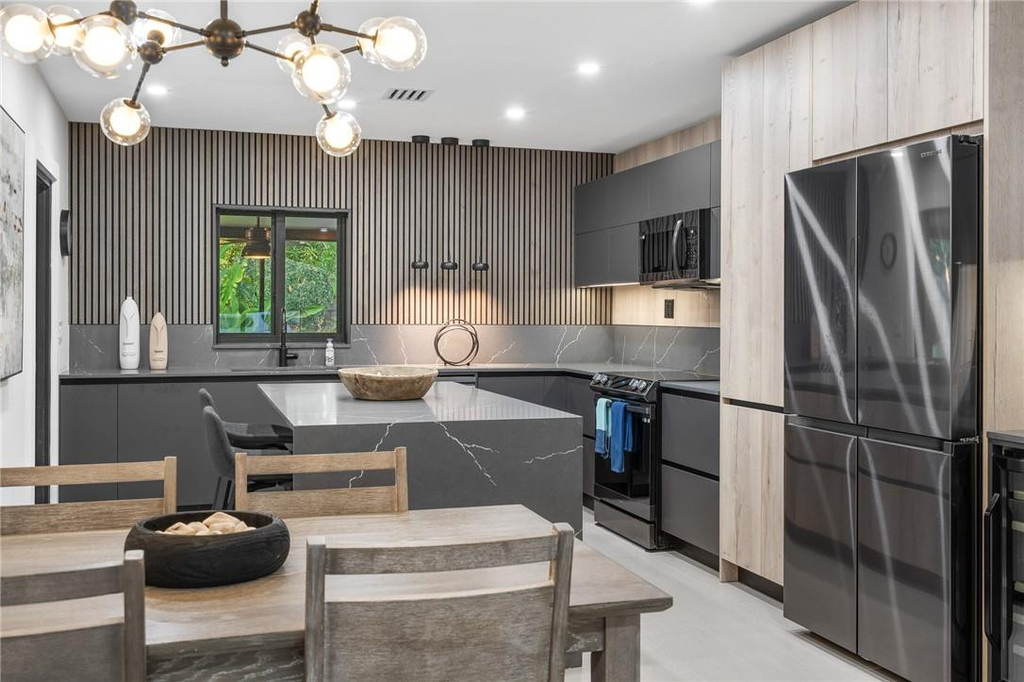 425 Ne 25th Street - Photo 22