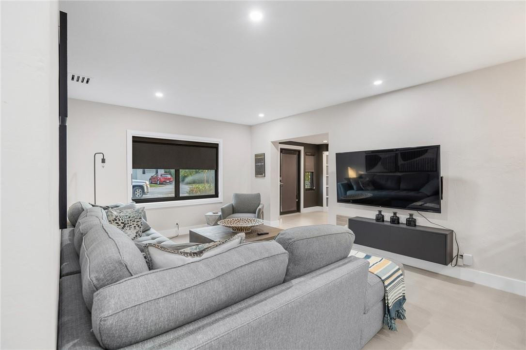425 Ne 25th Street - Photo 7
