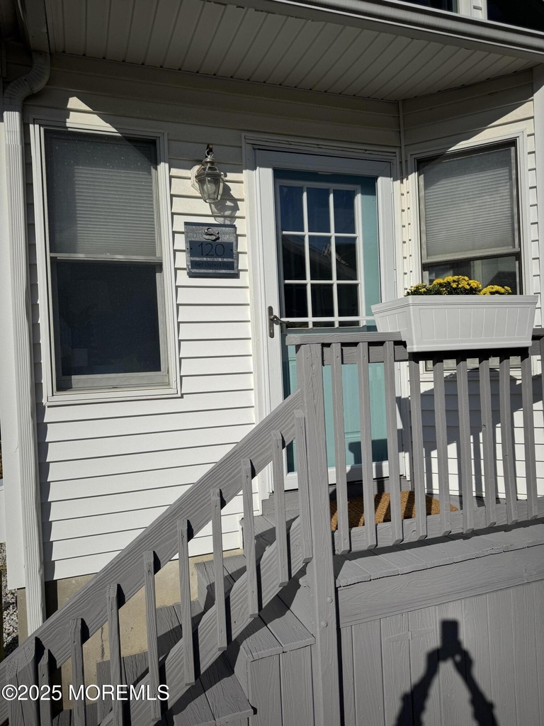120 W Chadwick Way - Photo 1
