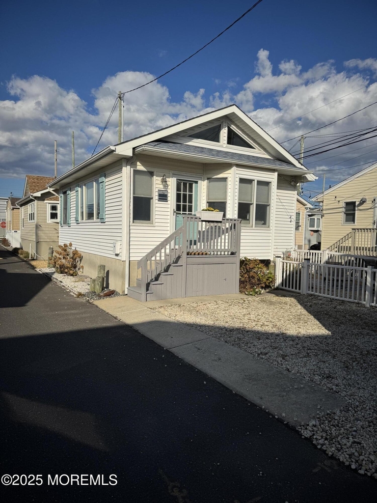 120 W Chadwick Way - Photo 0