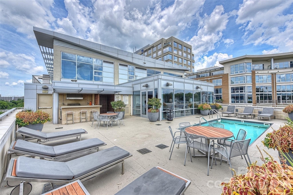 1100 Metropolitan Avenue - Photo 12